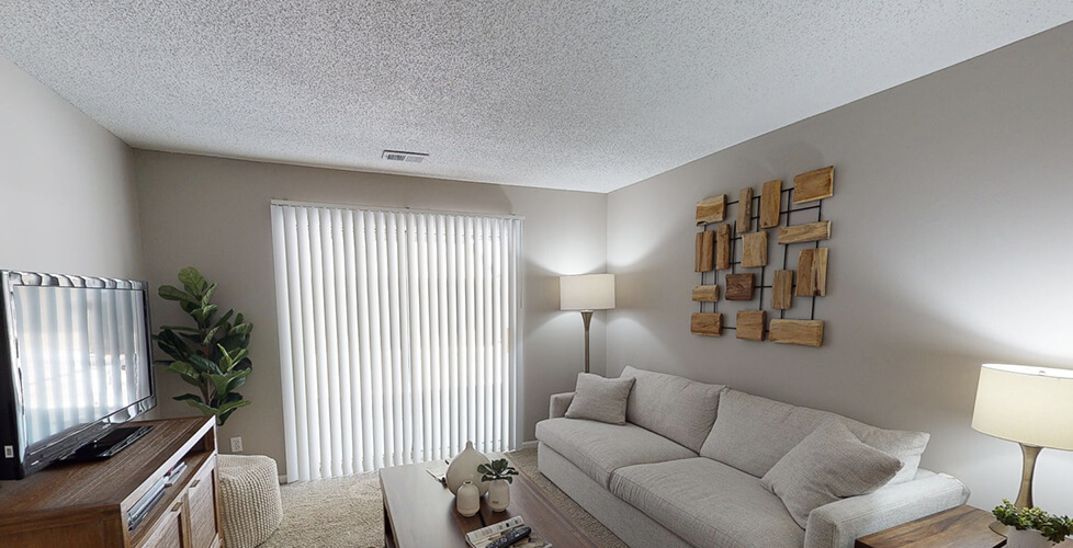 Bentley by Broadmoor Apartments For Rent in Central Omaha